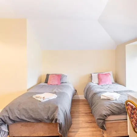 Lovely 8-Bed House In Borrisoleigh Thurles Vakantiehuis
