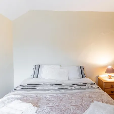 Lovely 8-Bed House In Borrisoleigh Thurles Vakantiehuis Thurles