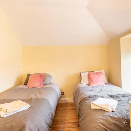 Vakantiehuis Lovely 8-Bed House In Borrisoleigh Thurles *