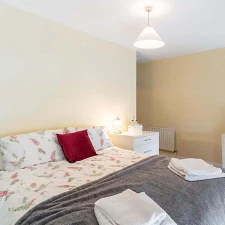 Lovely 8-Bed House In Borrisoleigh Thurles * Thurles
