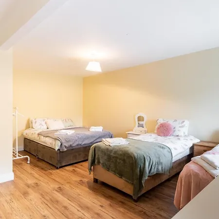 Lovely 8-Bed House In Borrisoleigh Thurles Vakantiehuis
