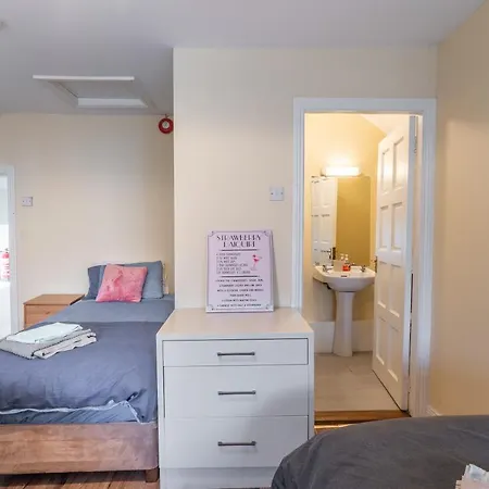 Vakantiehuis Lovely 8-Bed House In Borrisoleigh Thurles