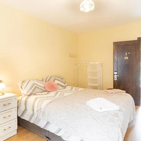 Lovely 8-Bed House In Borrisoleigh Thurles