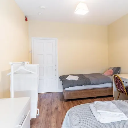 Lovely 8-Bed House In Borrisoleigh Thurles Vakantiehuis