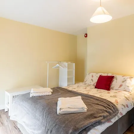 Lovely 8-Bed House In Borrisoleigh Thurles *