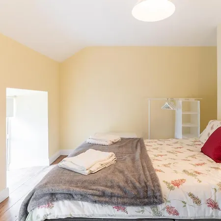 Lovely 8-Bed House In Borrisoleigh Thurles
