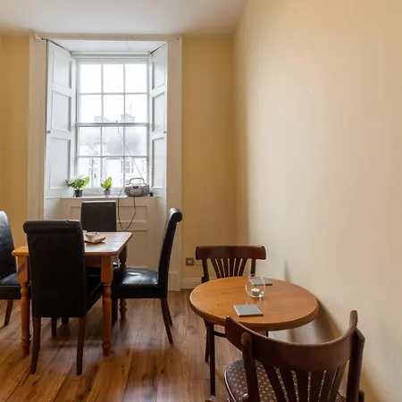 Lovely 8-Bed House In Borrisoleigh Thurles Vakantiehuis Thurles