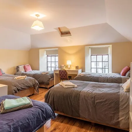 Lovely 8-Bed House In Borrisoleigh Thurles *