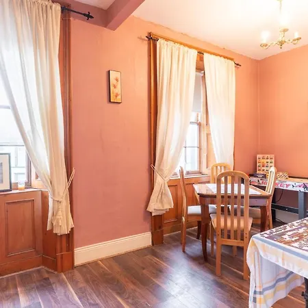 Vakantiehuis Lovely 8-Bed House In Borrisoleigh Thurles