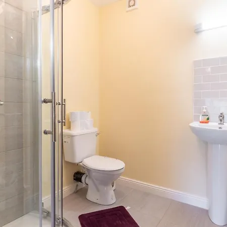 Vakantiehuis Lovely 8-Bed House In Borrisoleigh Thurles