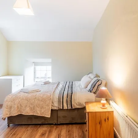 Lovely 8-Bed House In Borrisoleigh Thurles Vakantiehuis