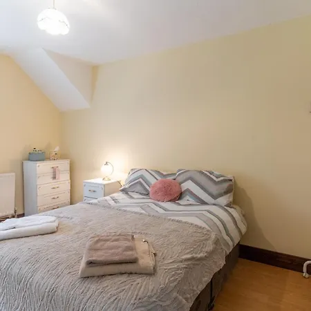 Lovely 8-Bed House In Borrisoleigh Thurles Vakantiehuis