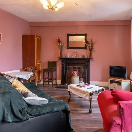 Lovely 8-Bed House In Borrisoleigh Thurles Vakantiehuis
